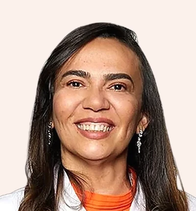 Dra. Ivelise Theresa Araujo Balby, oftalmologista que faz plástica ocular no HOB