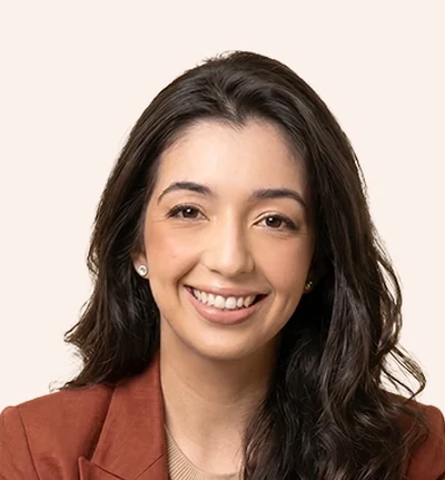 Dra. Leticia Albuquerque Cunha Casé, oftalmologista que faz plástica ocular no HOB
