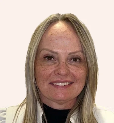 Dra. Patrícia Moitinho Ferreira, oftalmologista que faz plástica ocular no HOB